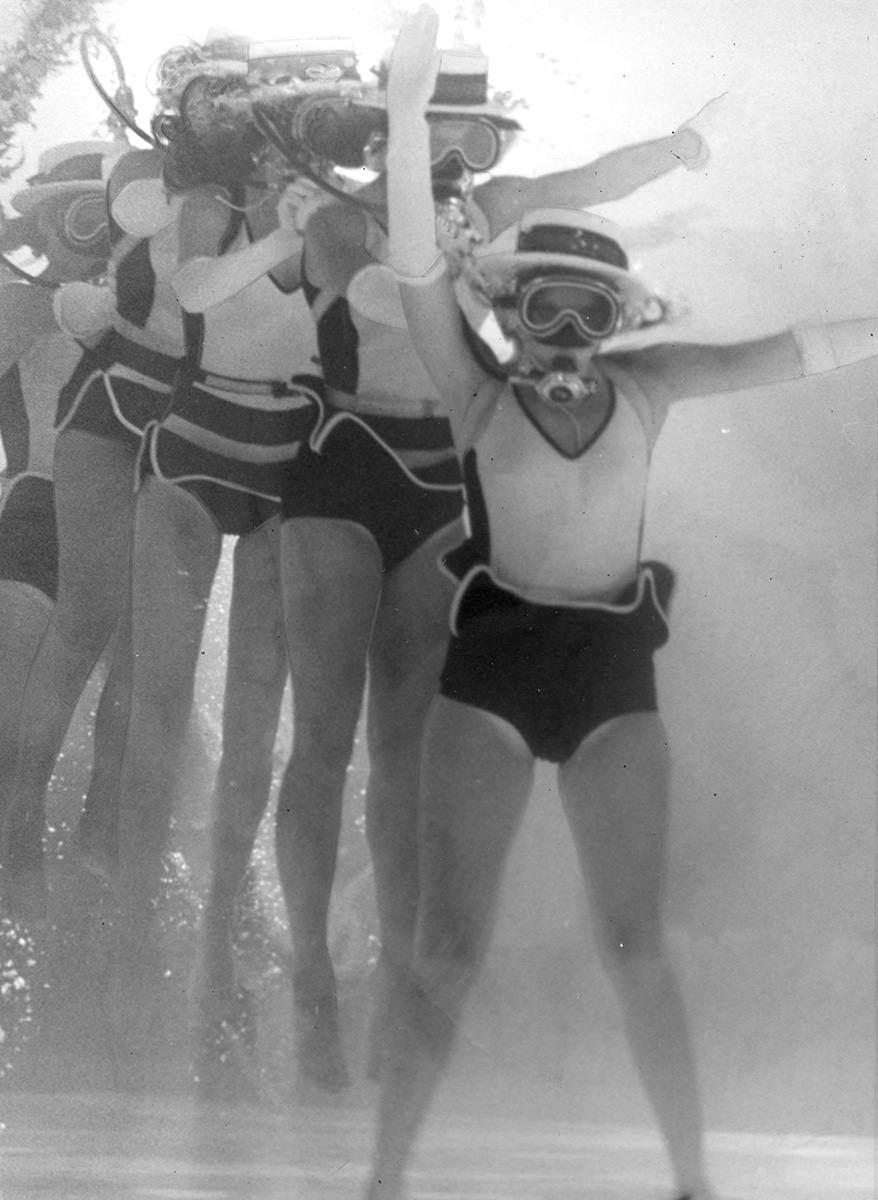 Seven Seas underwater performers, 1972