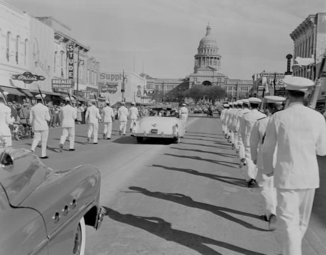 Inauguration Day parade held in front of the Capitol building in Austin, 1953