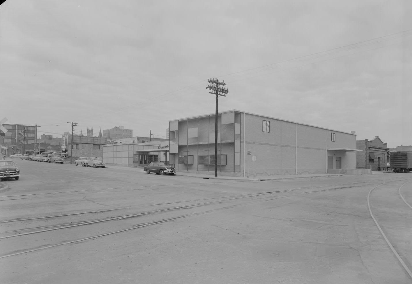 Bradford's Paint Company, 1954