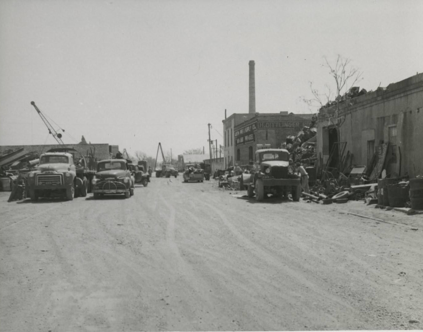 The 800 blocks of E. 4th Street looking east. Austin Pipe & Supply Co. is on the south side of the street, 1959
