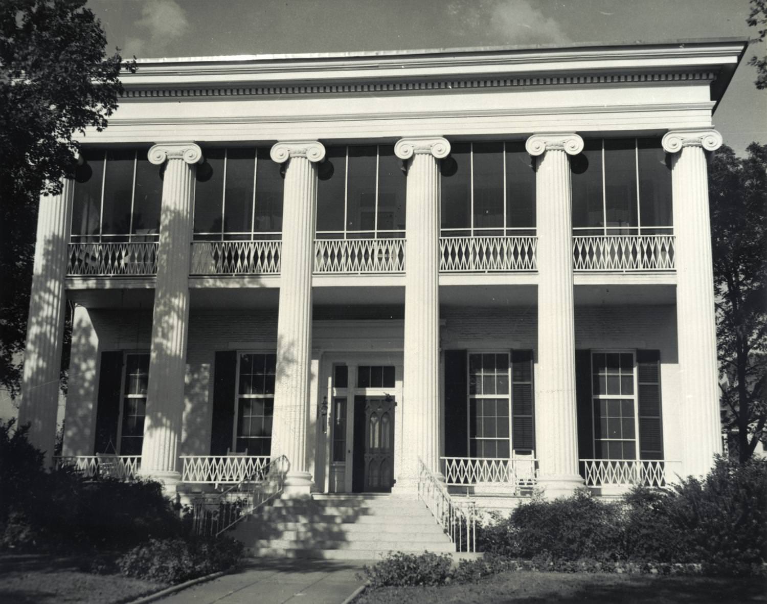 Scene of Governor's Mansion, Austin, 1954