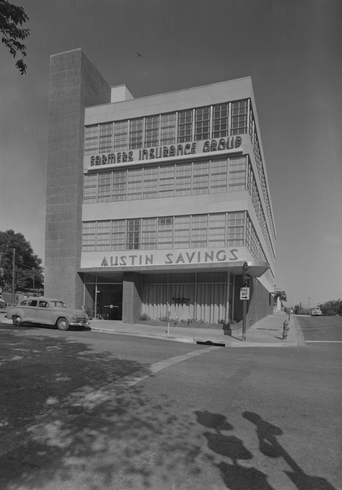 View of one building which houses both the Farmers Insurance Group and Austin Savings, 1952