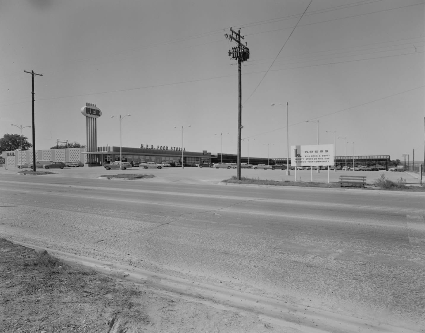 H.E.B. next to the construction of Kress. Austin, Texas, 1960