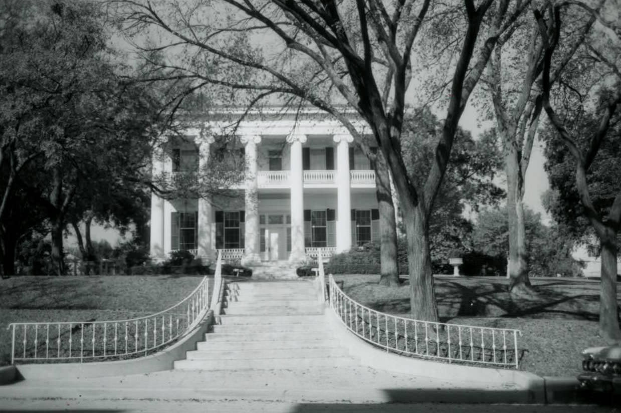 The entrance to the Texas Governor's Mansion at 1010 Colorado Street, 1964