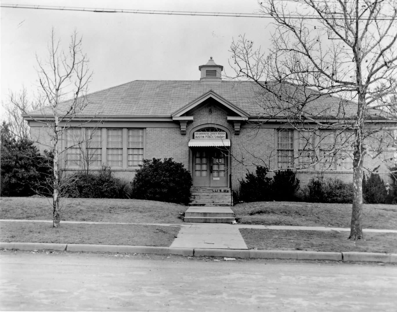 Exterior view of the Carver Branch Library, later part of the Carver Museum, 1960