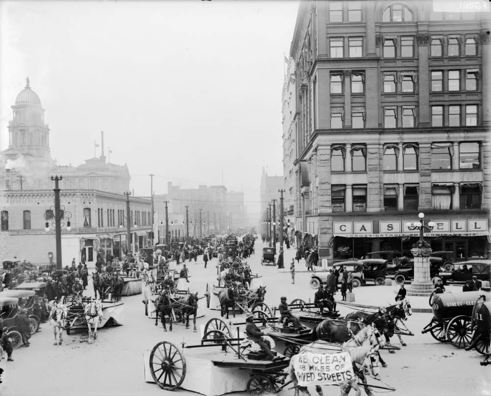 A procession at the intersection of Broadway and 16th (Sixteenth) Streets in Denver, 1905