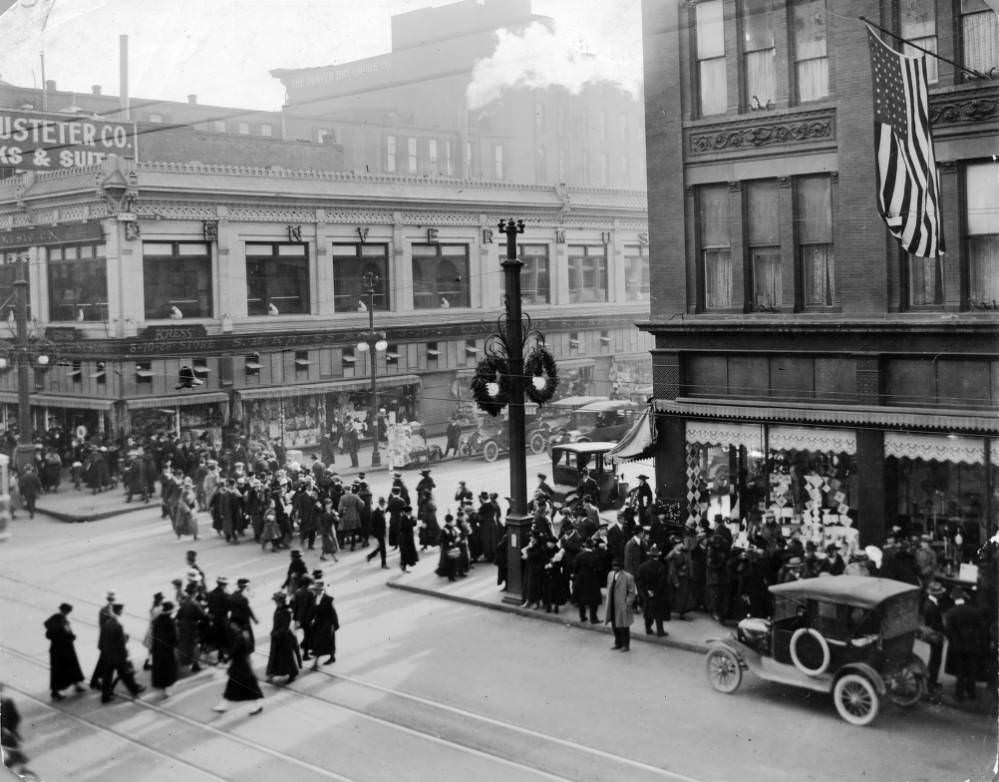 The intersection of 16th (Sixteenth) and Stout Streets, in downtown Denver, 1900s