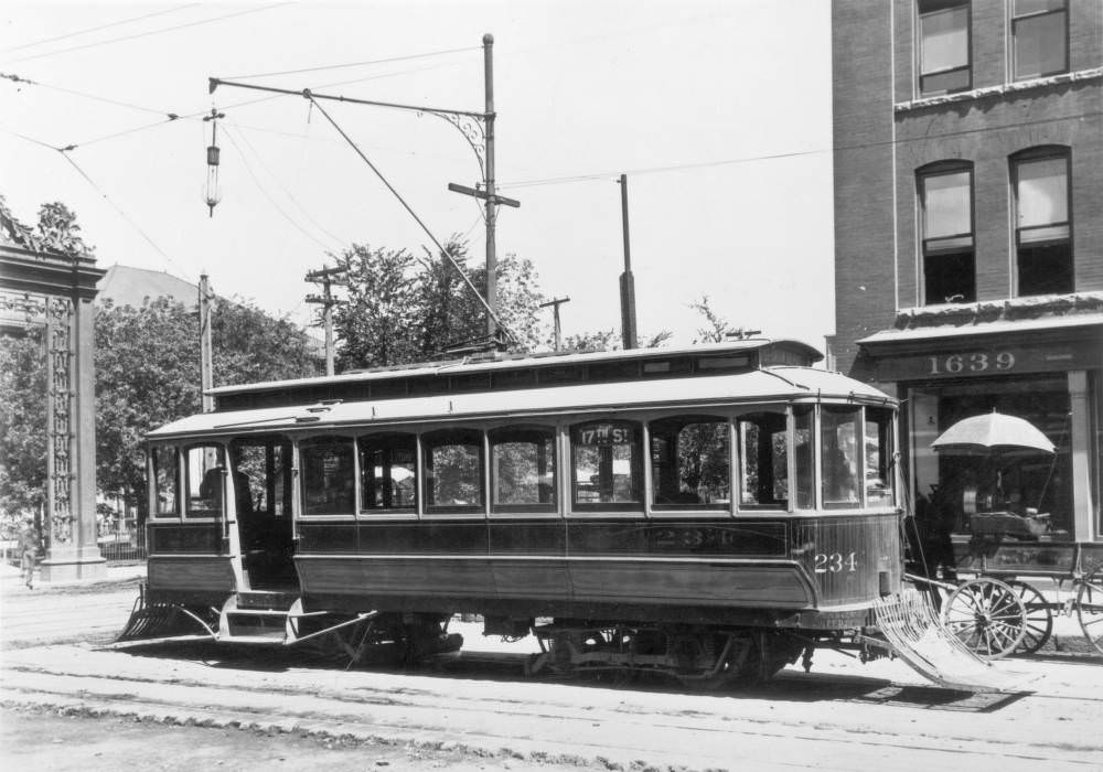 View of a Denver City Tramway Company street car on 17th (Seventeenth) Street in downtown Denver, 1909