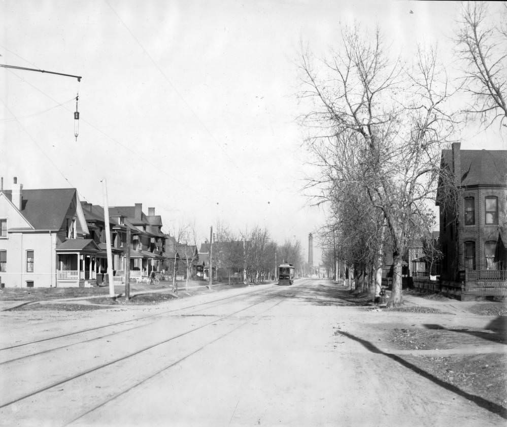 Denver Tramway Company trolley number 152 heads south past houses on Bannock Street in Denver, 1905