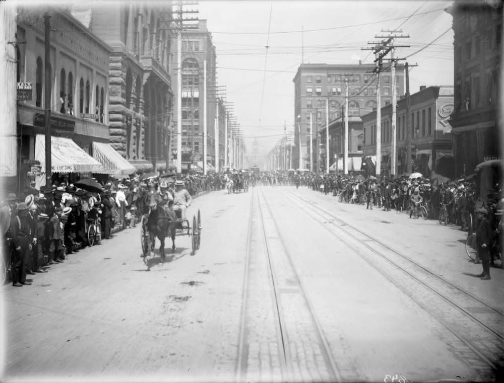 Denver Fire Dept. fire run or parade, 1902