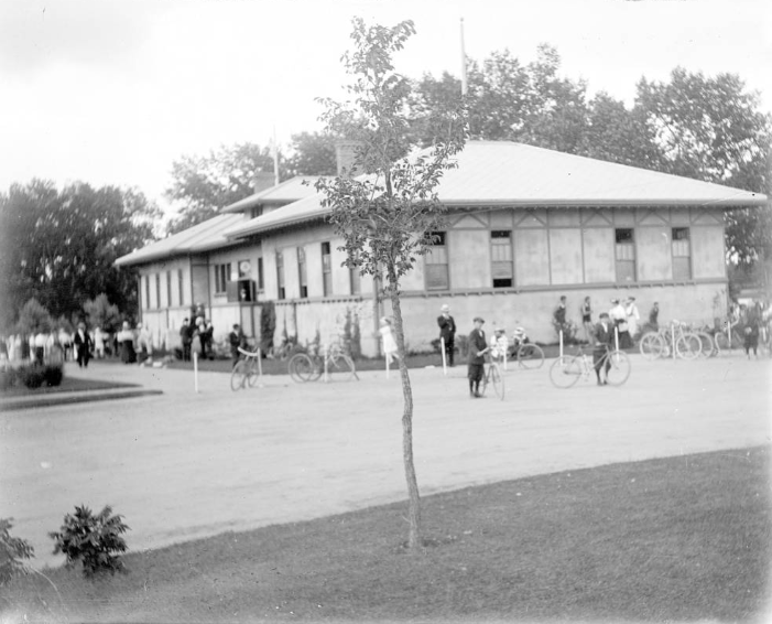 View of people and a (possibly) bath house or spa in Denver, 1904