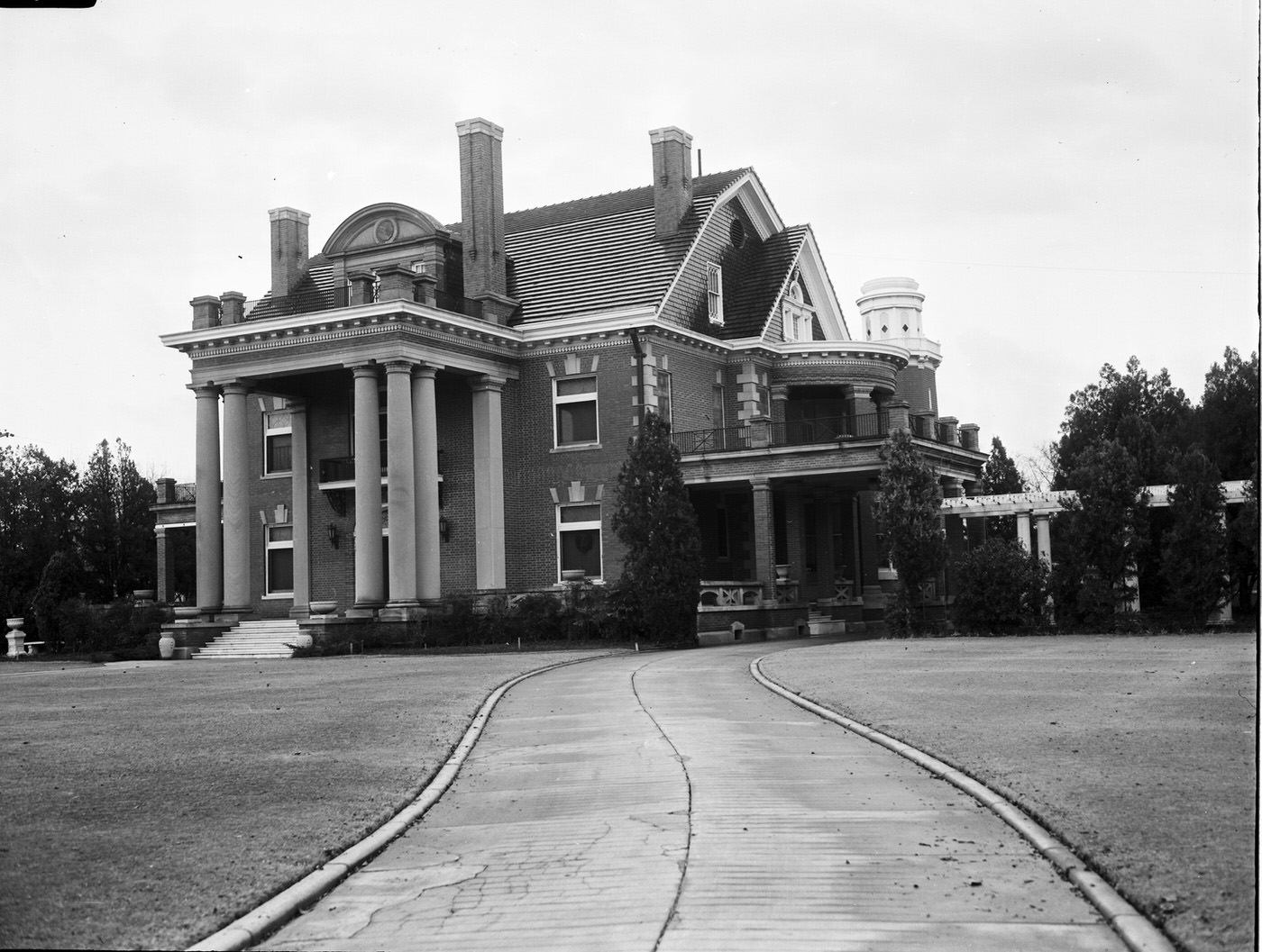 Exterior of the Winfield Scott home (Thistle Hill), 1509 Pennsylvania Avenue, Fort Worth, 1940