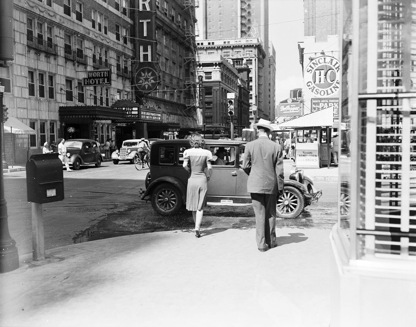 Downtown Fort Worth, West 7th Street looking east, 1940