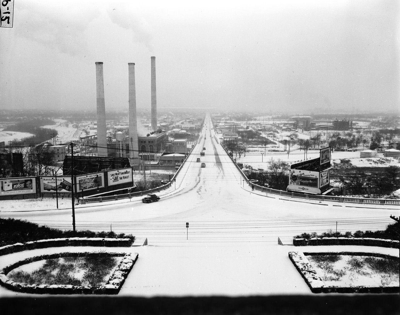 Tarrant County courthouse looking north on Fort Worth's Main Street with the snow covered Paddock Viaduct, 1948