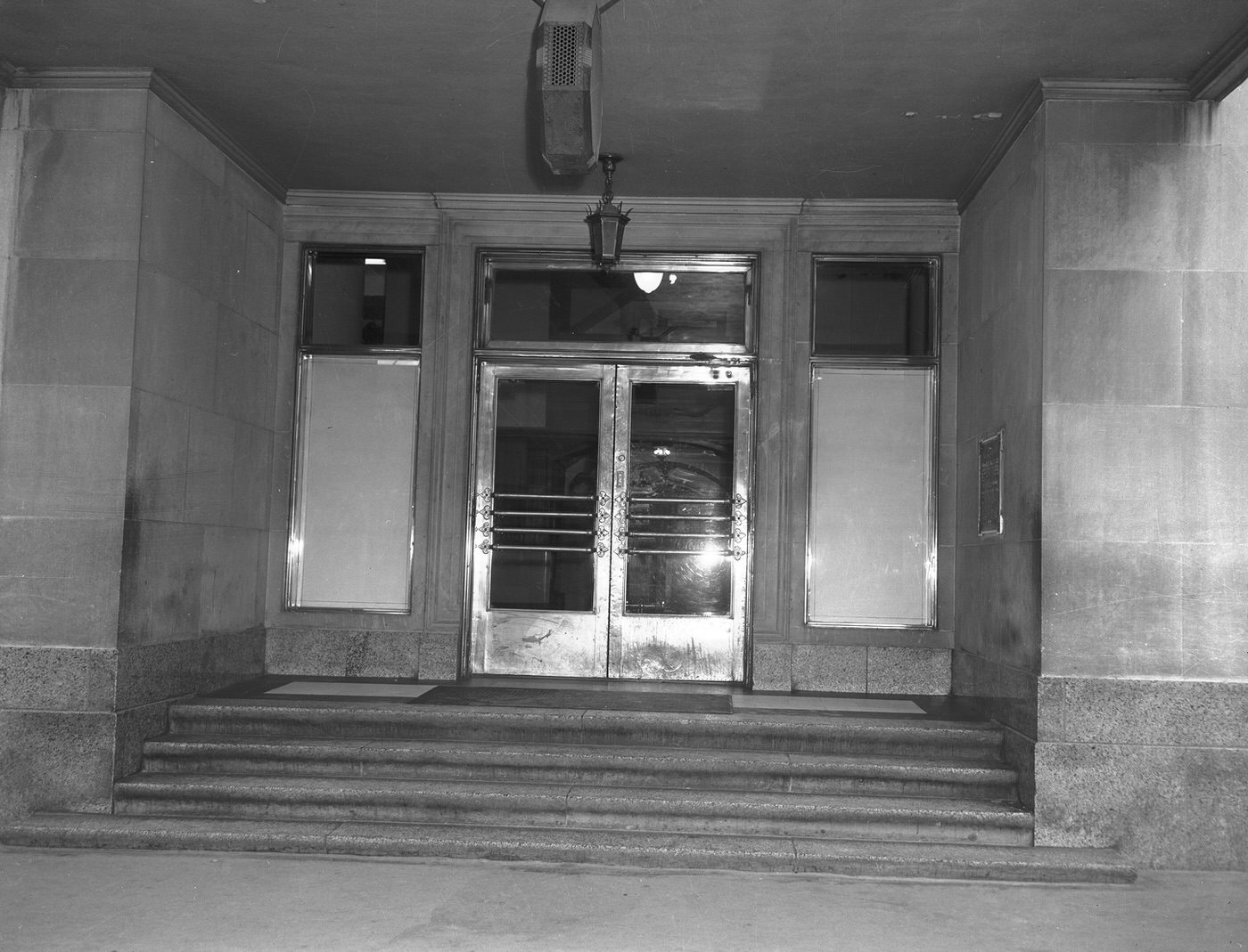 Entrance to Star-Telegram building on 7th St., Fort Worth, 1948