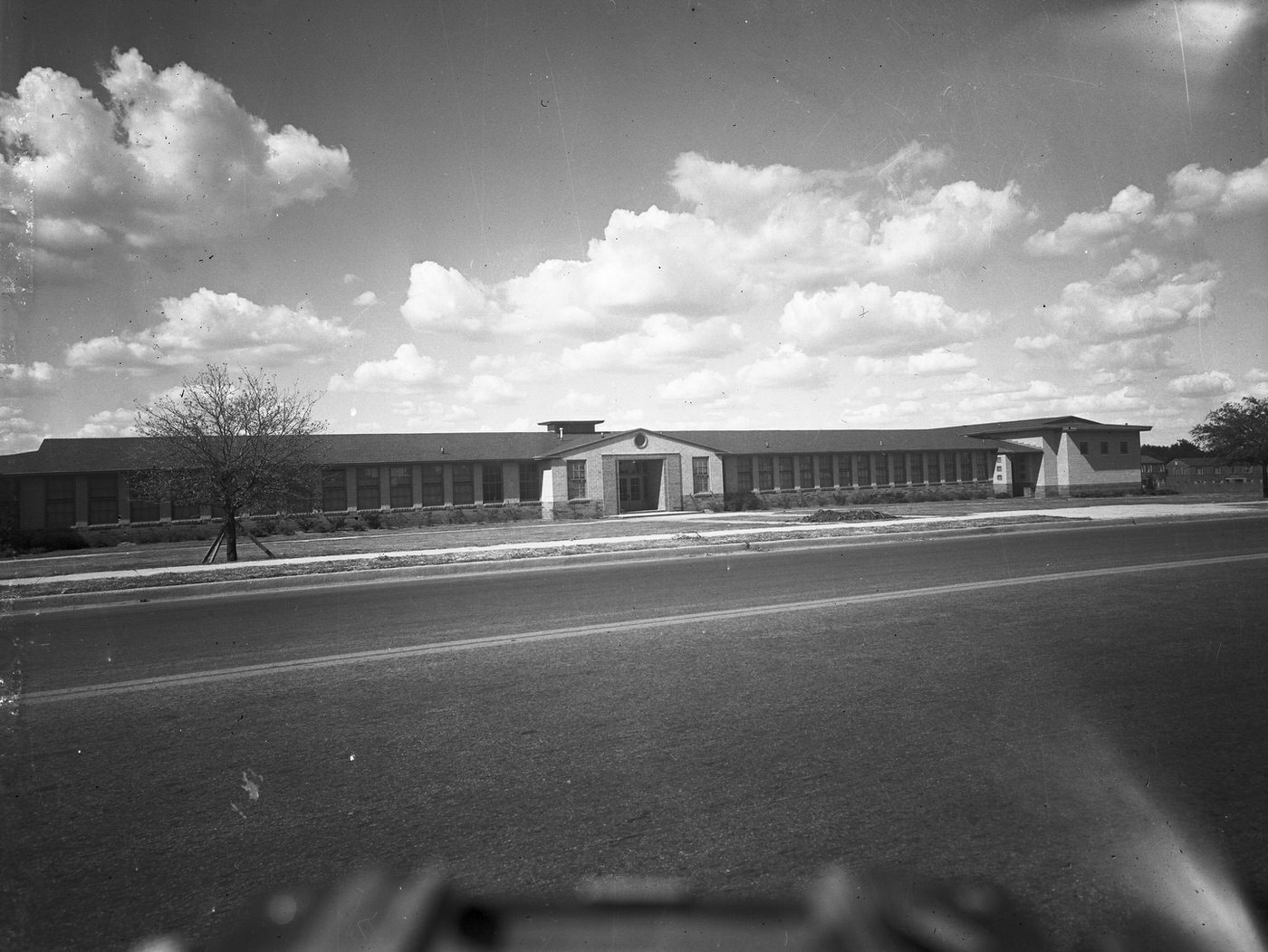 Front view of the new Crestwood Elementary School facing the White Settlement Road at the intersection of Bailey Avenue, 1944