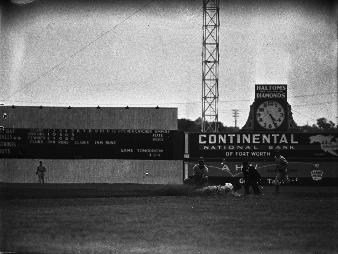 Fort Worth Cats vs. St. Louis Cardinals, 1946