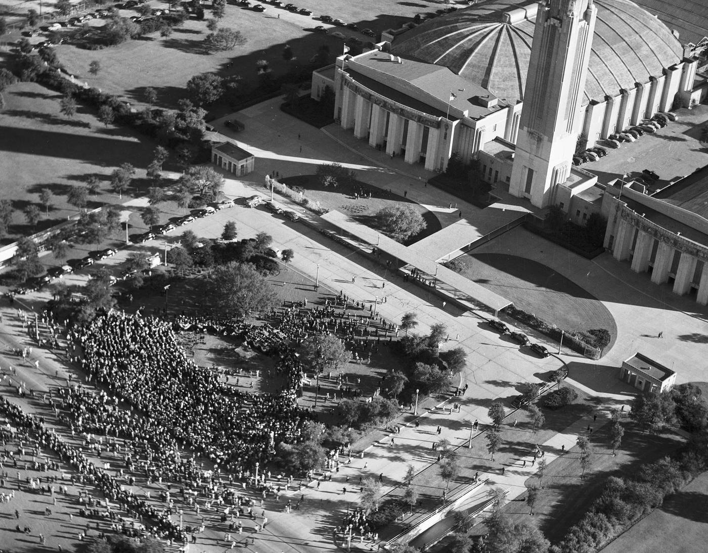 Unvieiling of Will Rogers Statue, 1947