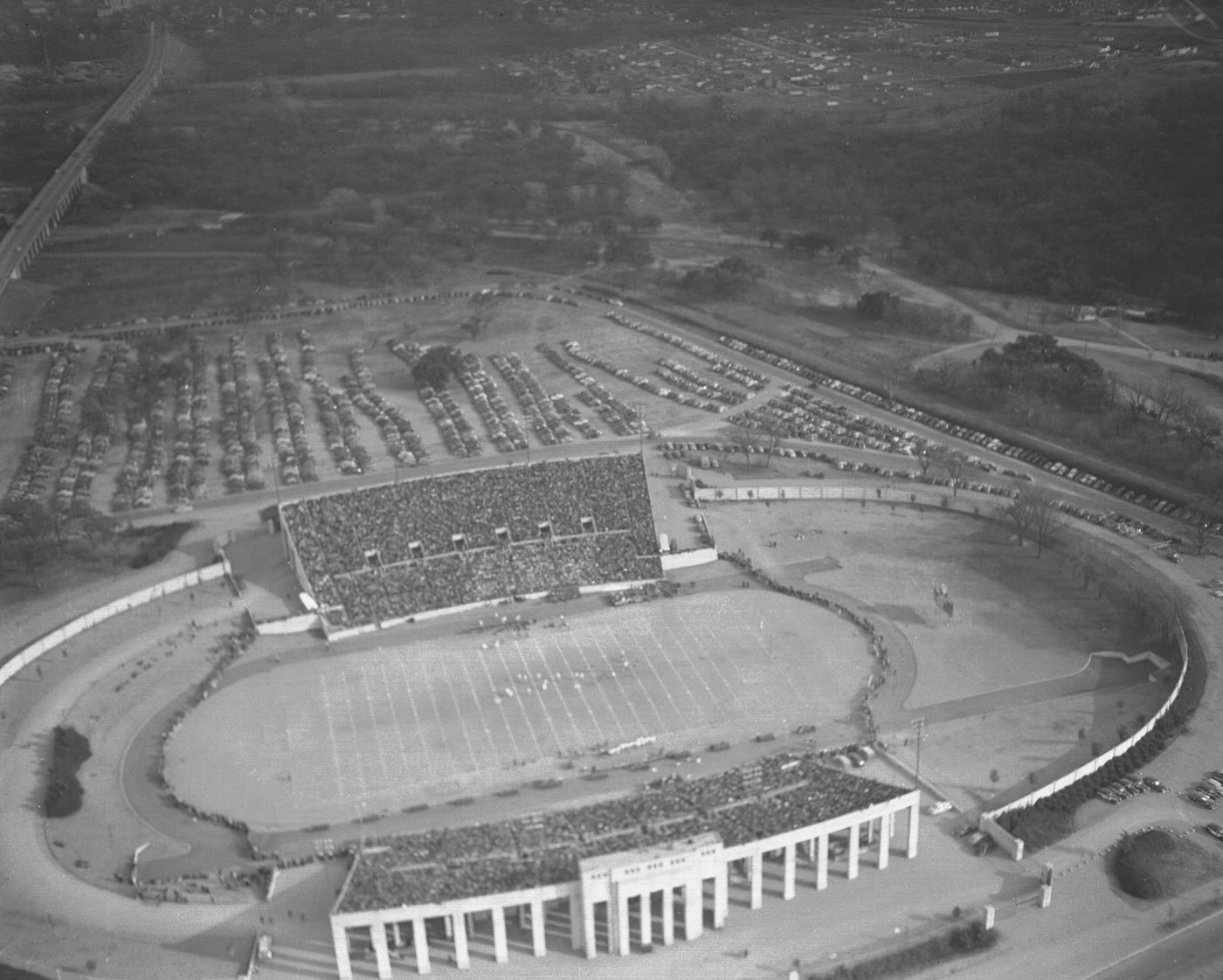 Airview of Farrington Field and football game between Highland Park and Wichita Falls, 1945