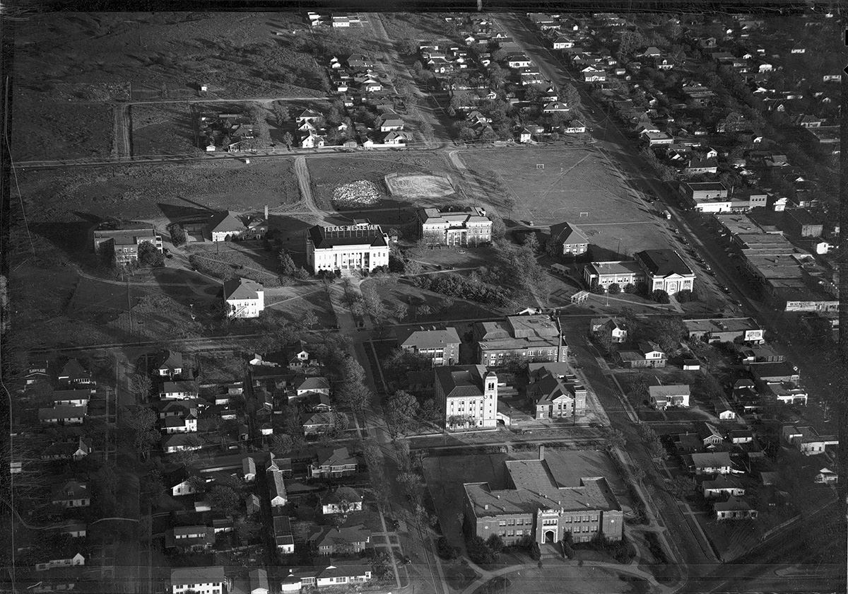 Texas Wesleyan College, 1945