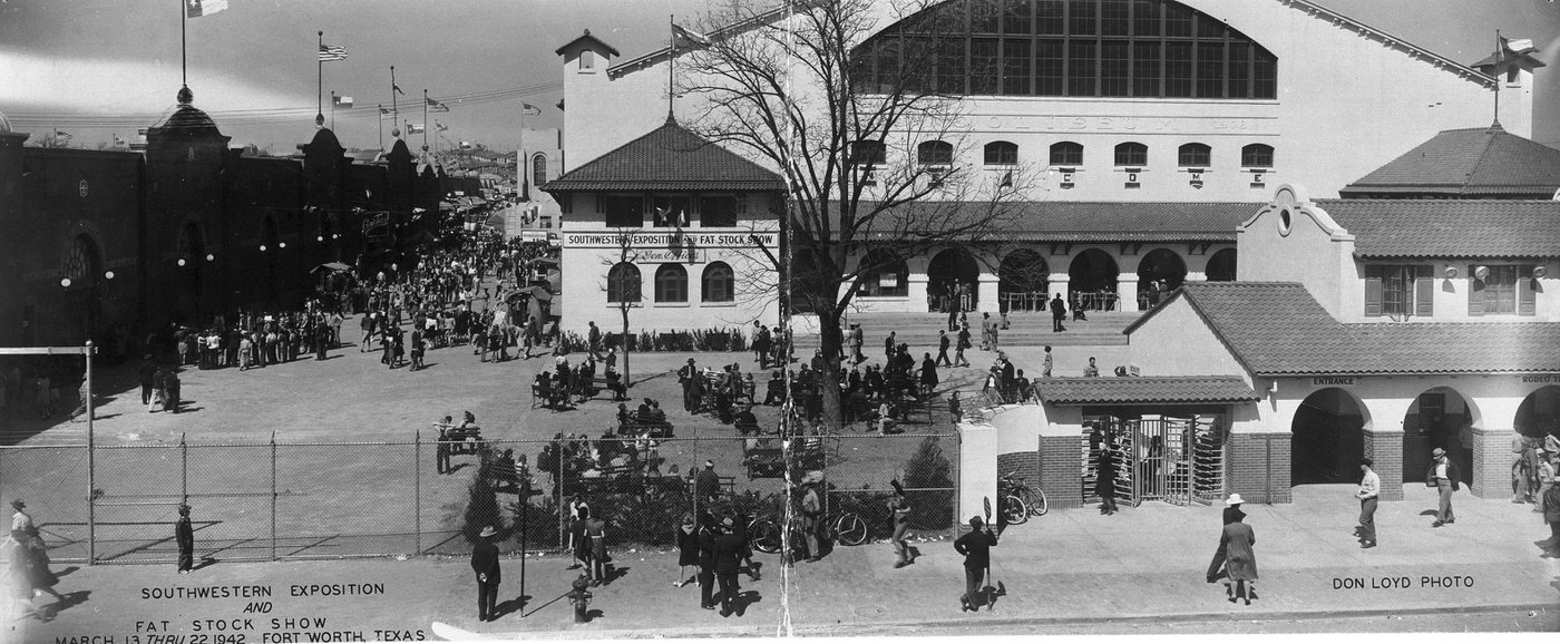 North Side Coliseum during Southwest Exposition & Fat Stock Show, crowds, Fort Worth stockyards, 1942