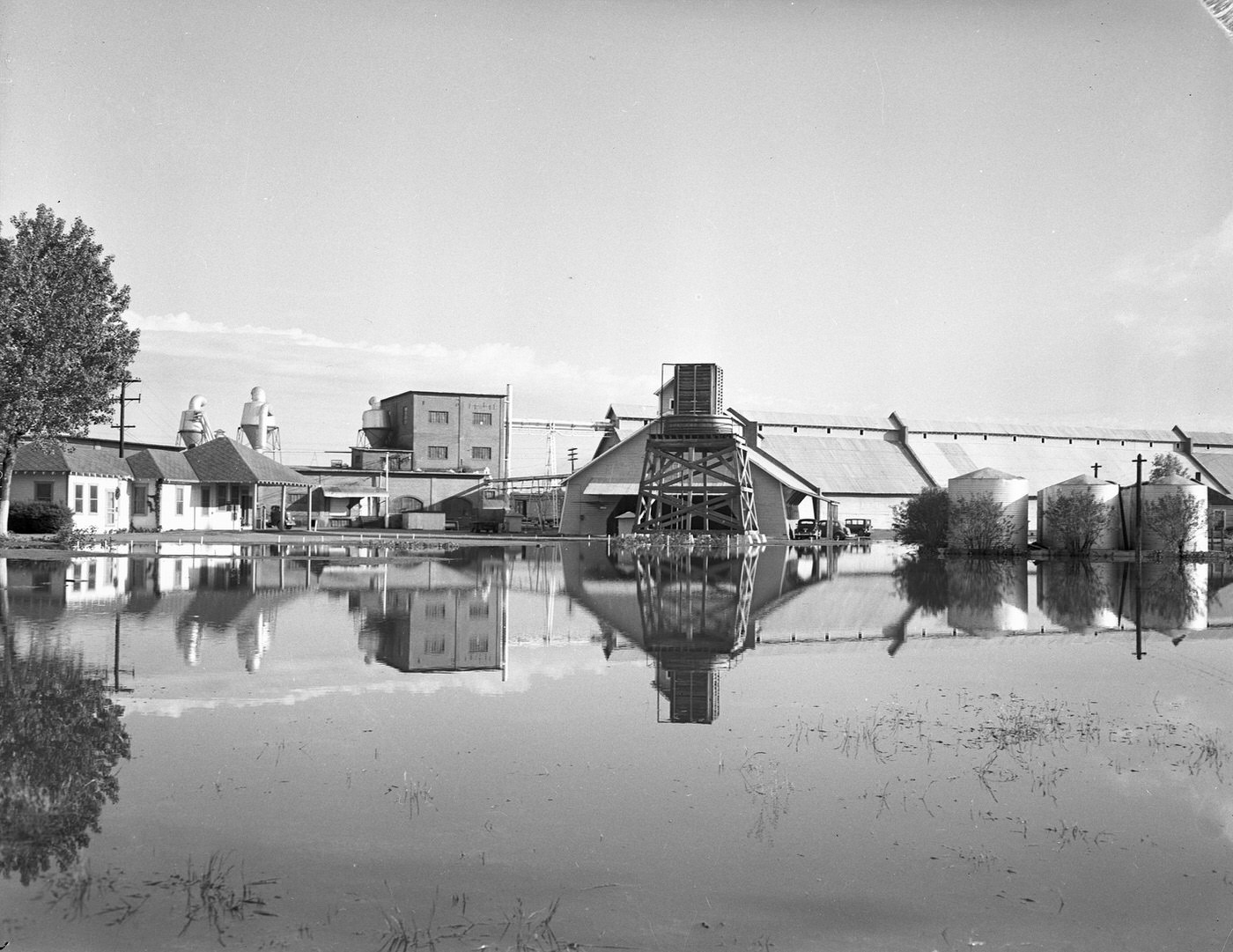 A cotton oil mill, the foreground appears to be flooded. Exterior of the Traders Cotton Oil Mill Company in Fort Worth, Texas, 1942