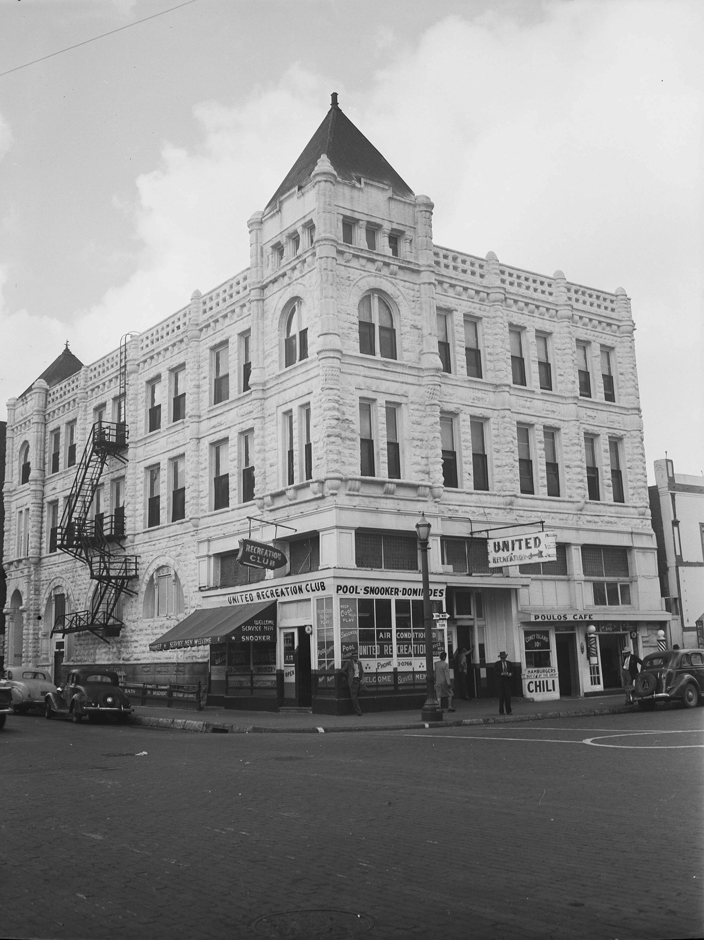 Exit views of the old Farmers and Mechanics National Building at 14th and Main Street, Fort Worth, 1944