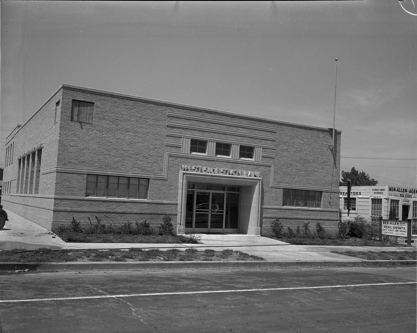 The exterior of West Side State Bank.1947