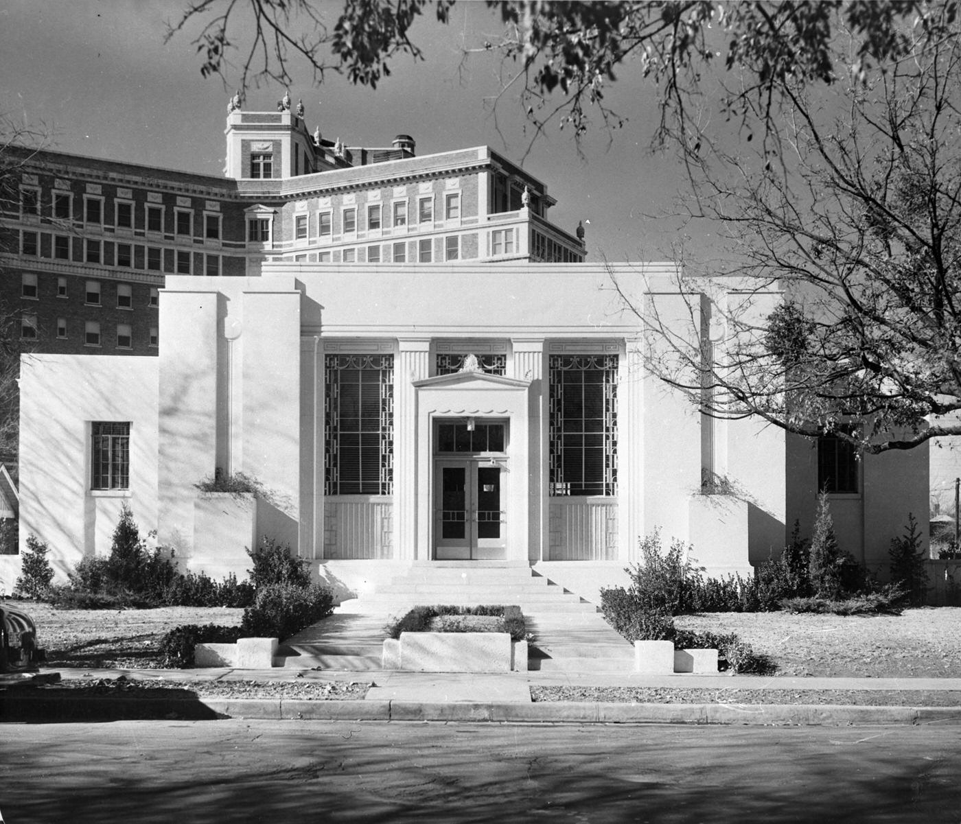 Harris Memorial Hospital exterior to entrance, Fort Worth, Texas, 1942