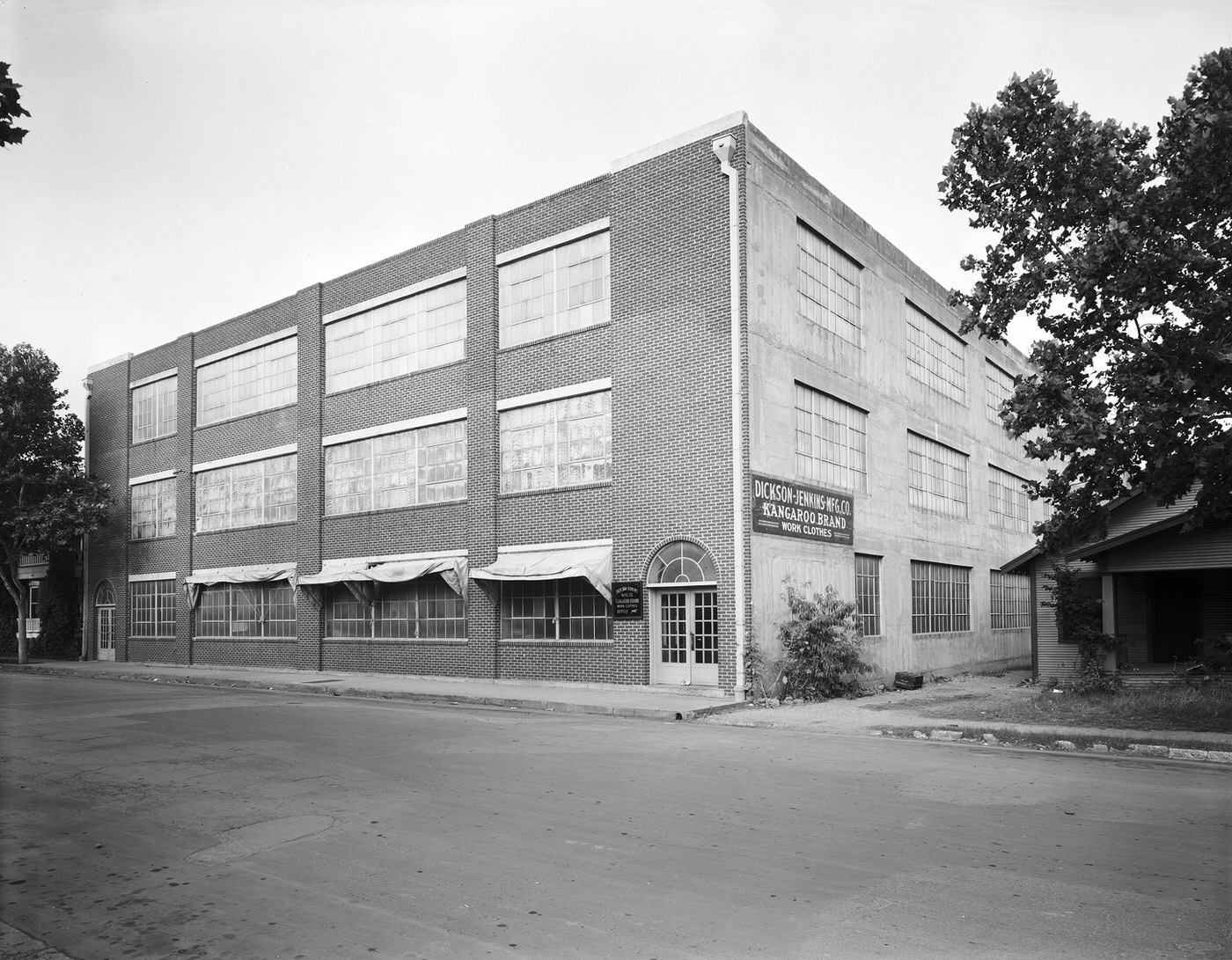 Dickson-Jenkins Manufacturing Company exterior, 202-208 Saint Louis, Fort Worth, Texas, 1942