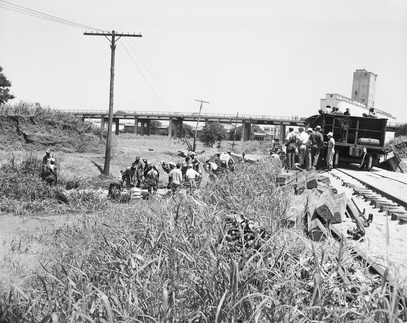 Flood damage: University Drive and Texas & Pacific Railway, 1949