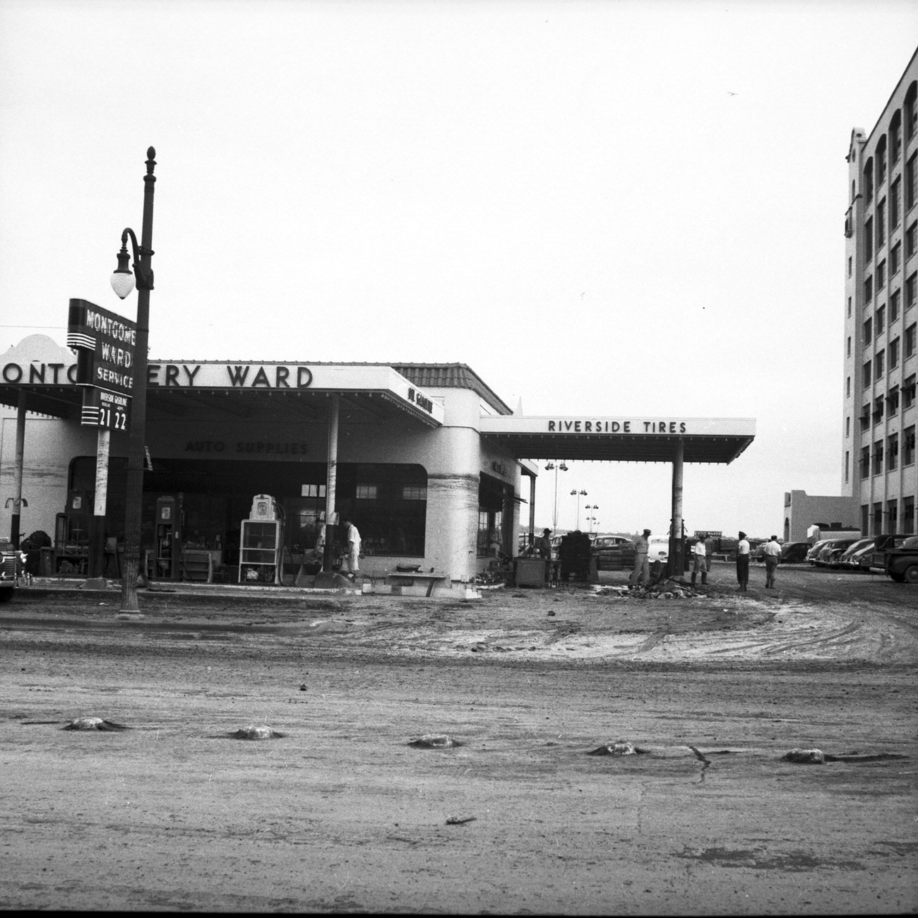 Montgomery Ward car service station, 1949