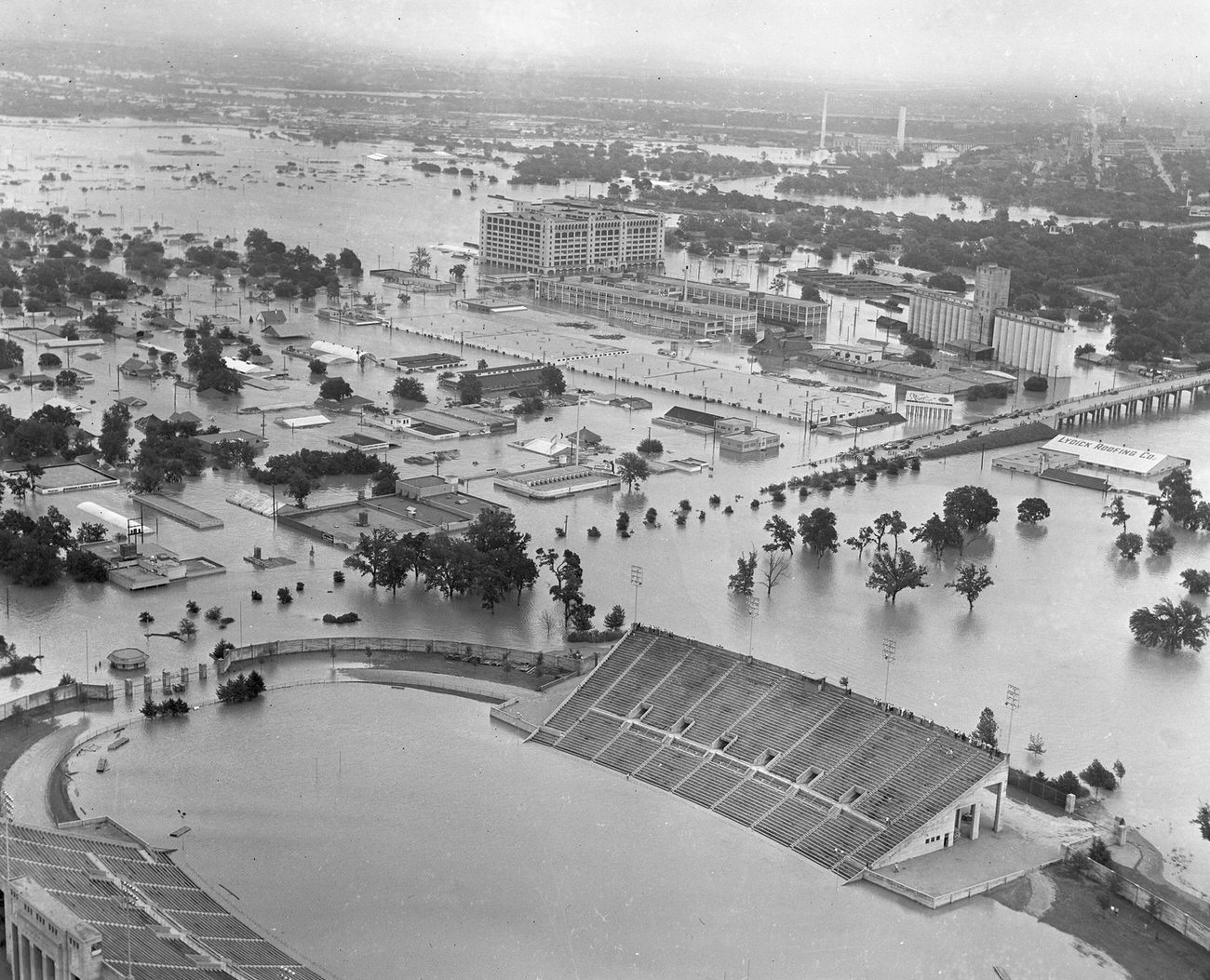 Fort Worth flood of 1949 showing 7th Street under water. The large Montgomery Ward building received extensive damage.