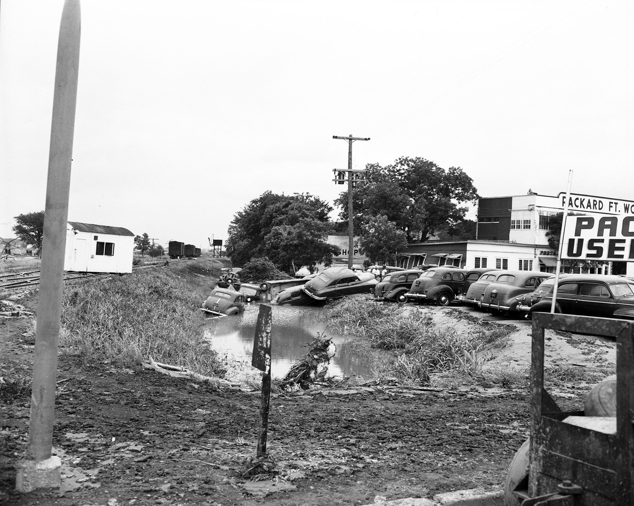 Flood scene at the Packard Company, Fort Worth, 1949