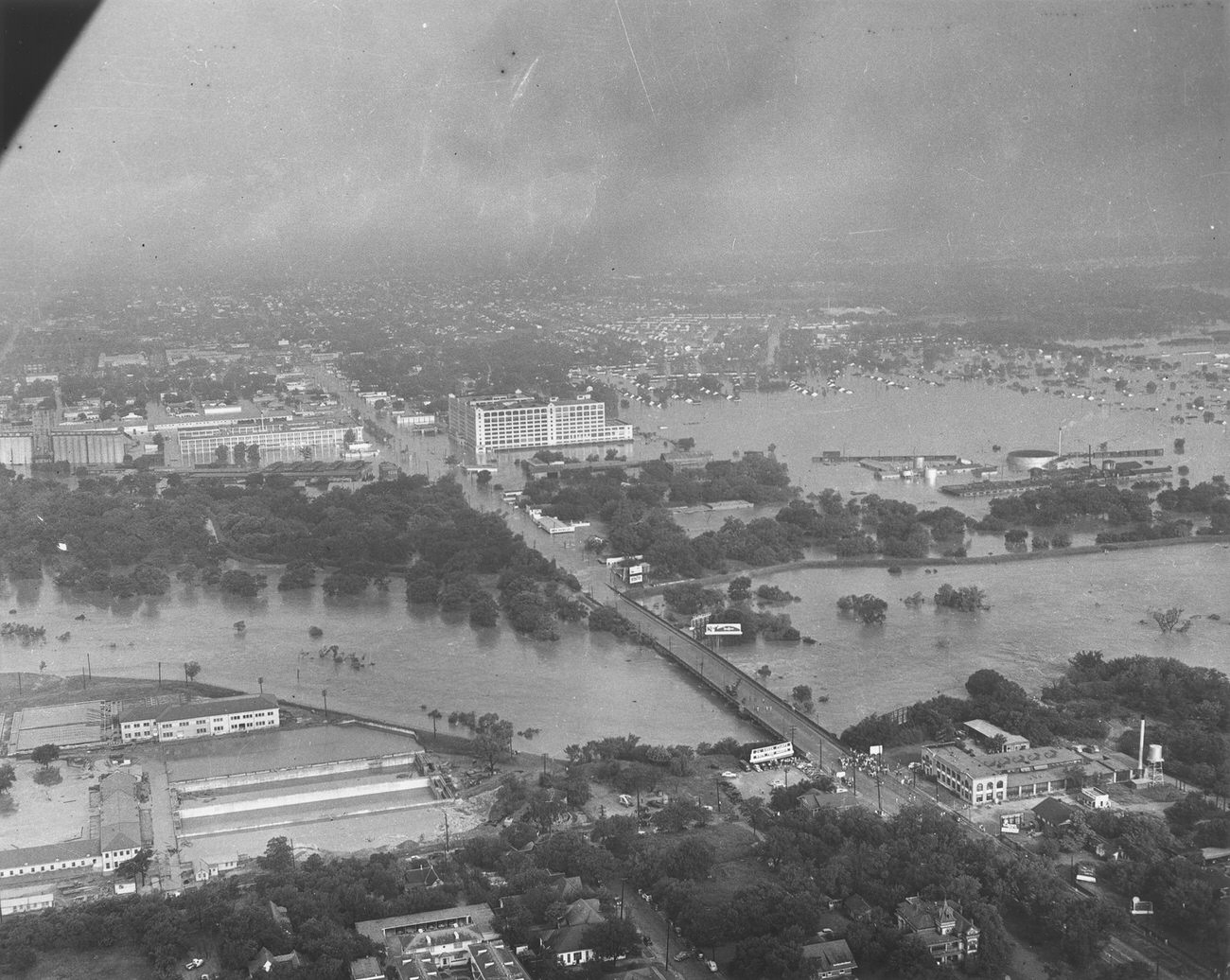 Aerial view of the 1949 flood showing the 7th Street bridge and the Montgomery Ward building, Fort Worth, Texas.