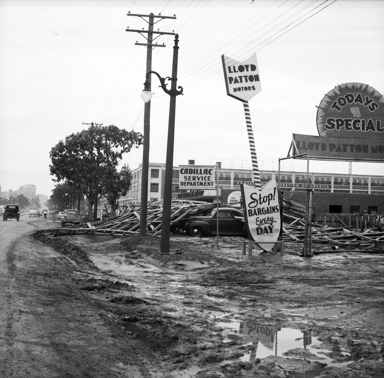 Lloyd Patton Motors after flood, 1949