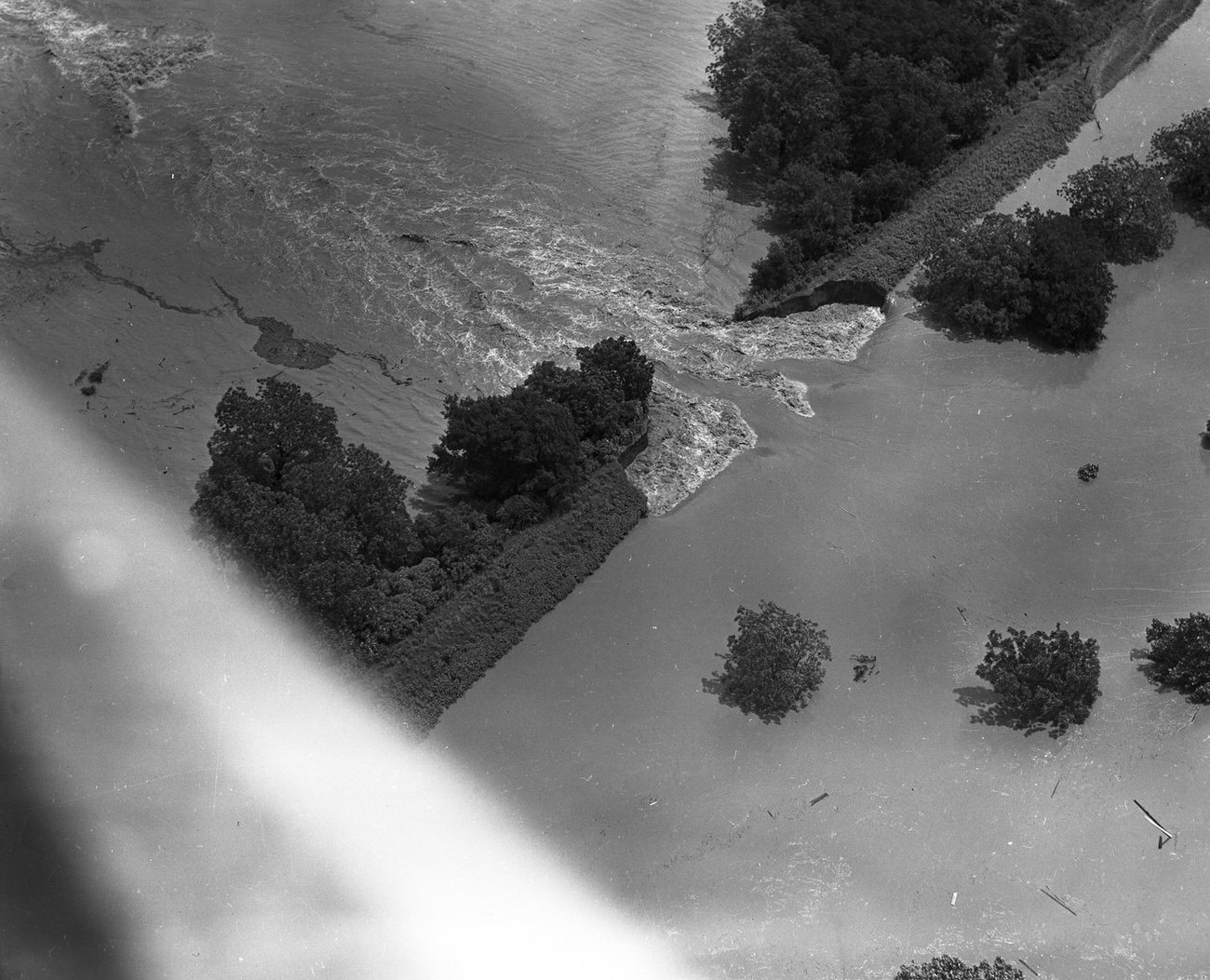 Fort Worth, Texas, flood of 1949, showing a break in an earthen dam from a bird's-eye-view.