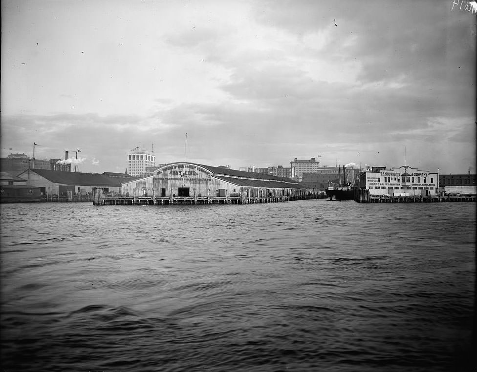 Norfolk, Va., Bay Line wharf, 1910