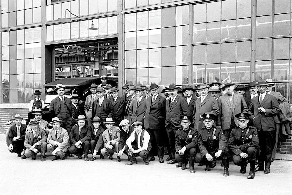 Ford Managers Norfolk Mayor In 1st Model T, 1925