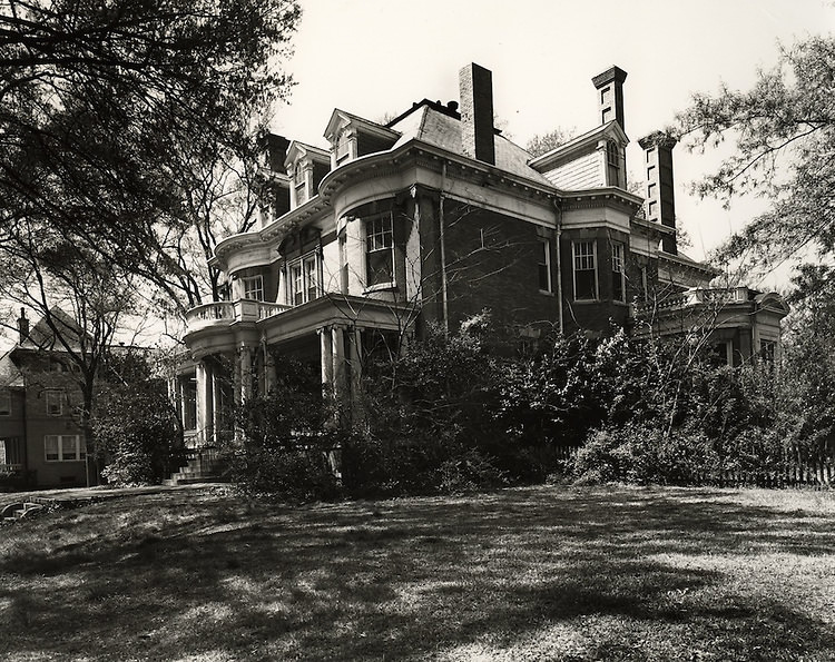 Royster House. Colonial Avenue before porch removal, 1940s