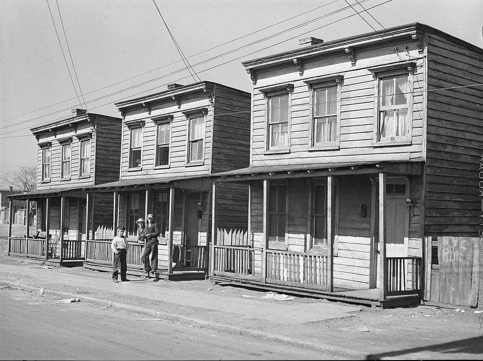 Houses occupied by defense workers. Norfolk, Virginia, 1941
