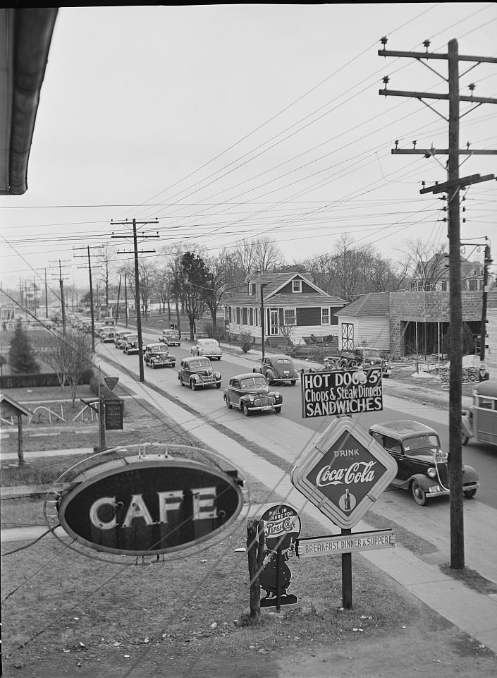 Four o'clock traffic. Norfolk, Virginia, 1941