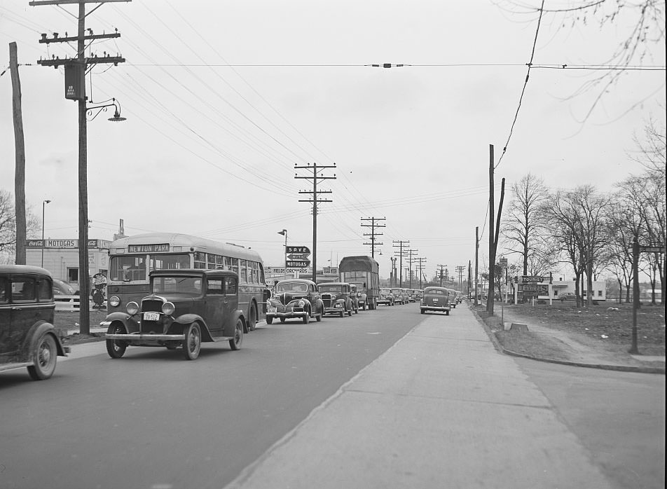 Four o'clock traffic. Norfolk, Virginia, 1941