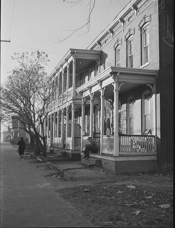 Defense workers in front of rooming houses. Norfolk, Virginia, 1941