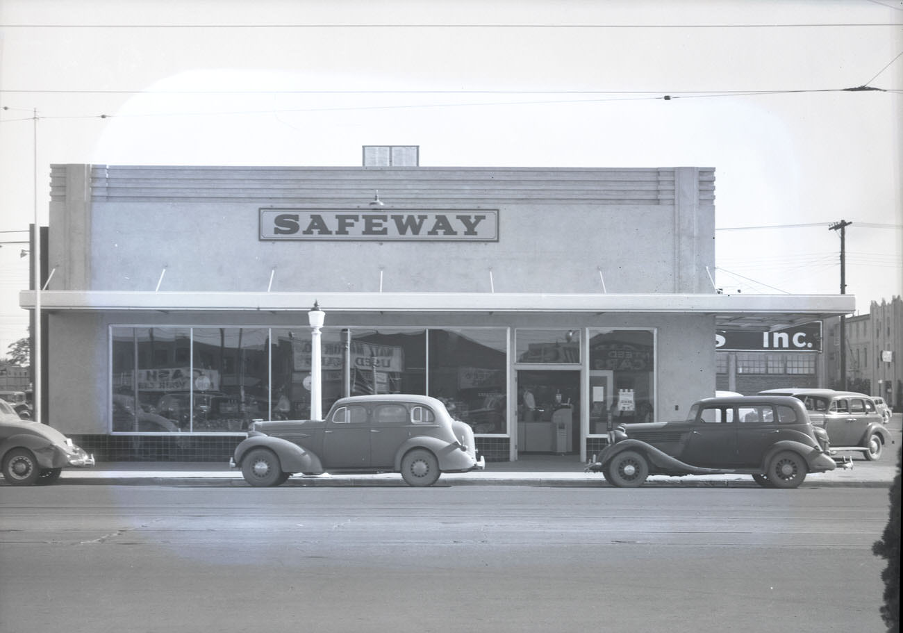 Safeway Store Exterior, 1942