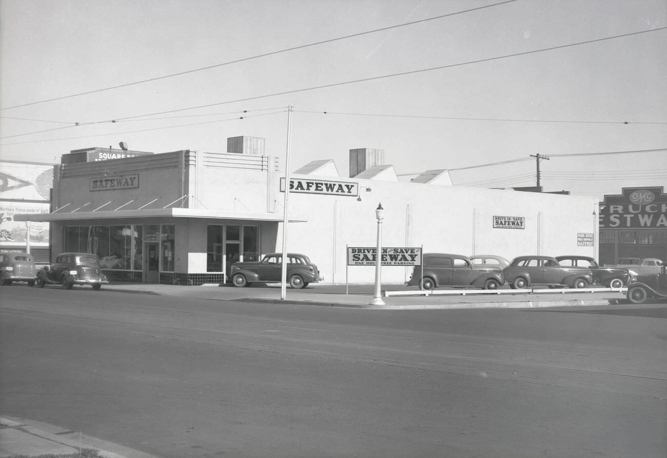 Safeway Store Exterior, 1942
