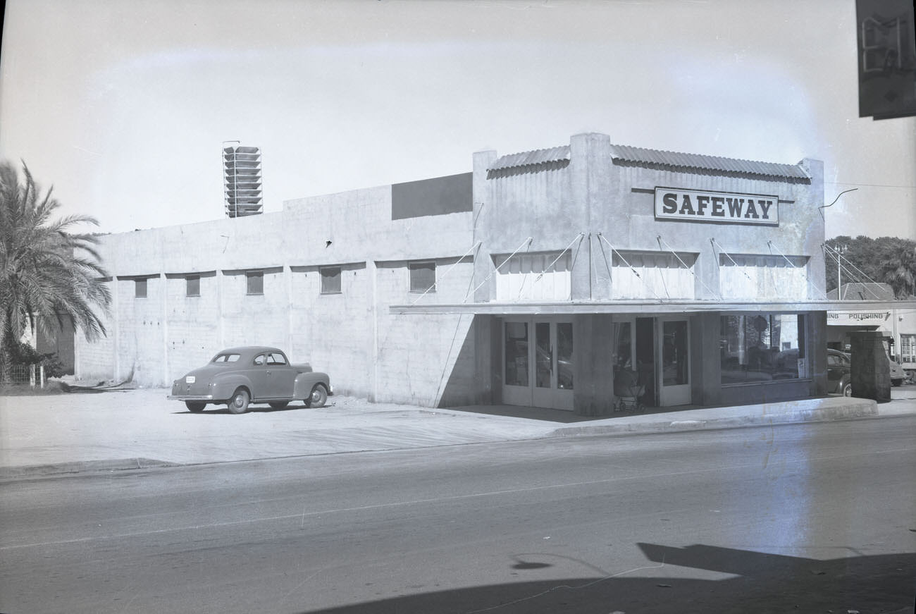 Safeway Store Exterior, 1942