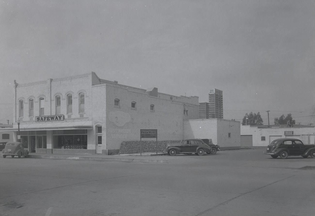 Safeway Store Exterior, 1942