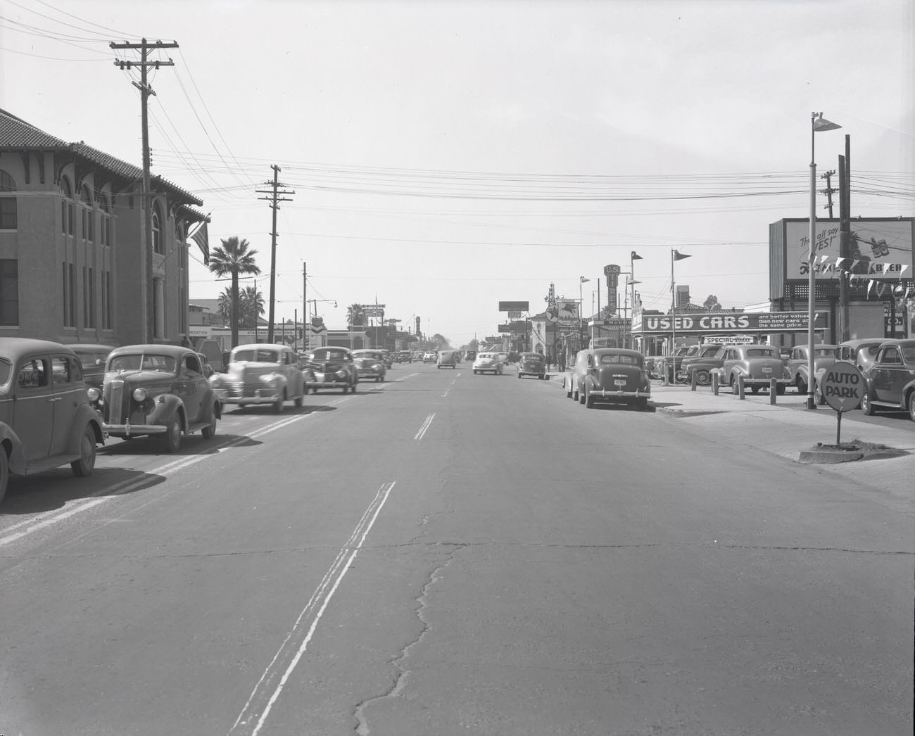 Paul Bennett Super Service Station Street View, 1942