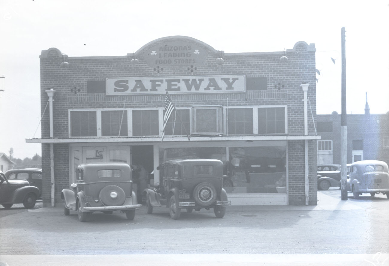 Safeway Store Exterior, 1942